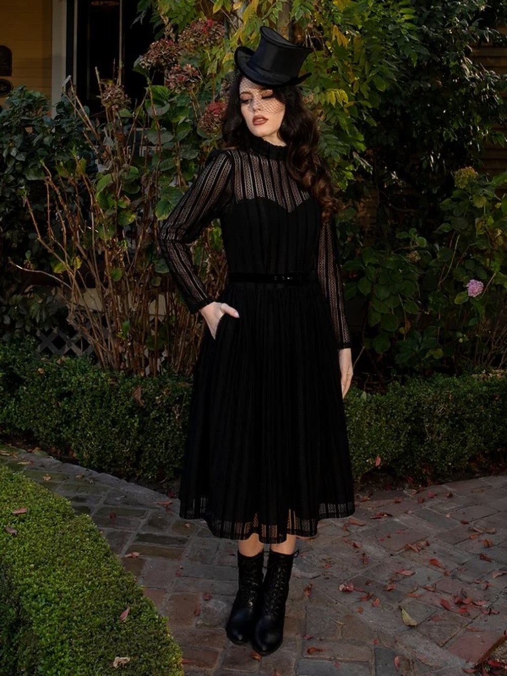 La Femme En Noir Funeral Dress - Black